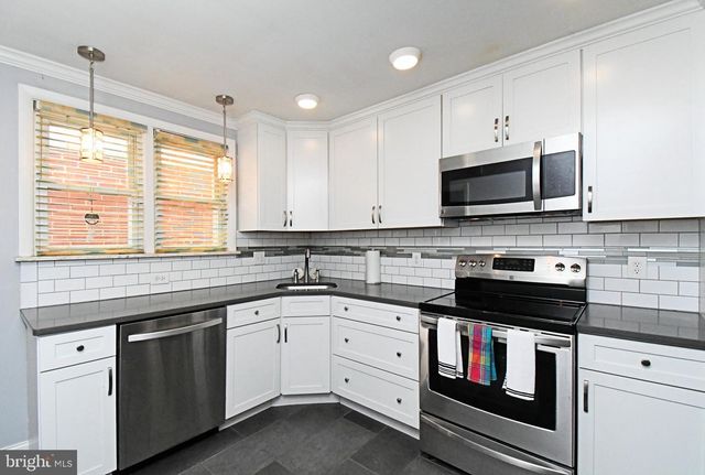 21 CHESTER AVE, Gibbstown, NJ 08027