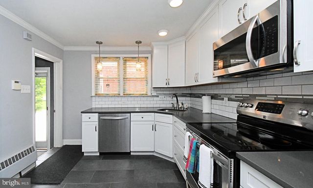 21 CHESTER AVE, Gibbstown, NJ 08027