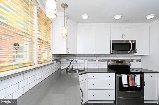 21 CHESTER AVE, Gibbstown, NJ 08027