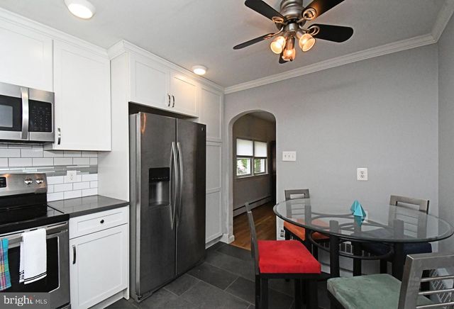 21 CHESTER AVE, Gibbstown, NJ 08027