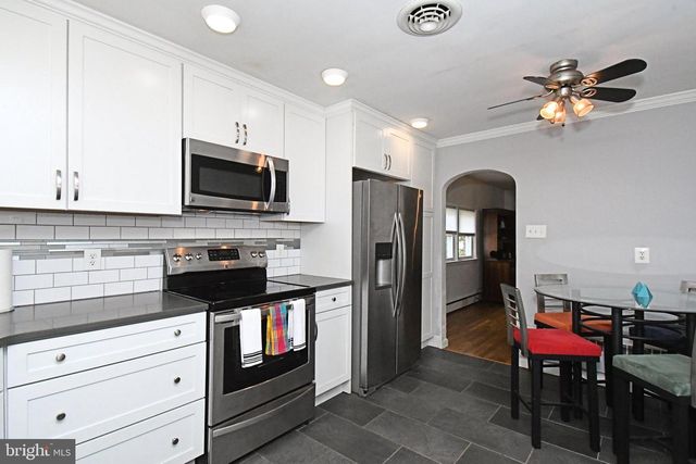 21 CHESTER AVE, Gibbstown, NJ 08027