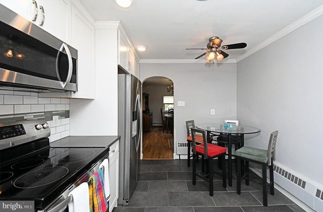 21 CHESTER AVE, Gibbstown, NJ 08027