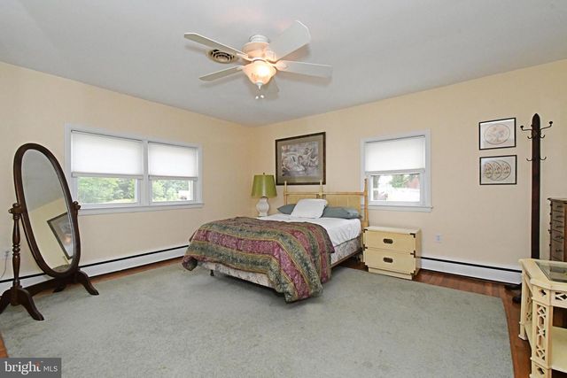 21 CHESTER AVE, Gibbstown, NJ 08027