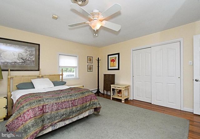 21 CHESTER AVE, Gibbstown, NJ 08027