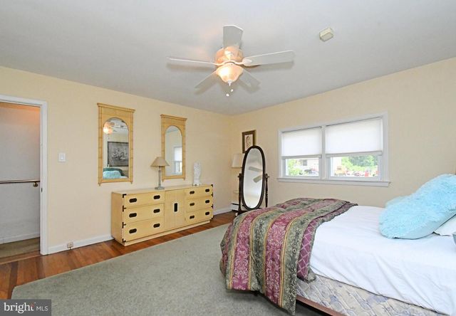 21 CHESTER AVE, Gibbstown, NJ 08027