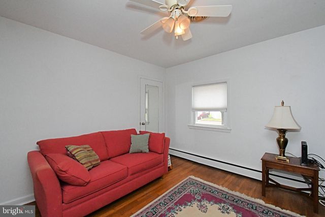 21 CHESTER AVE, Gibbstown, NJ 08027