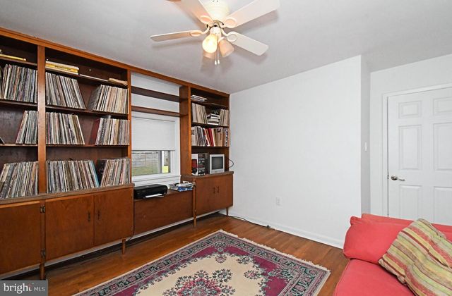 21 CHESTER AVE, Gibbstown, NJ 08027