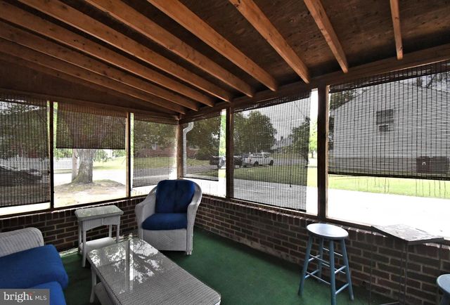 21 CHESTER AVE, Gibbstown, NJ 08027