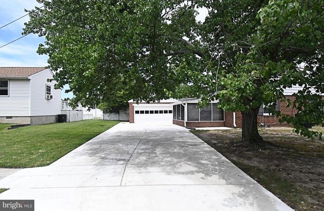 21 CHESTER AVE, Gibbstown, NJ 08027