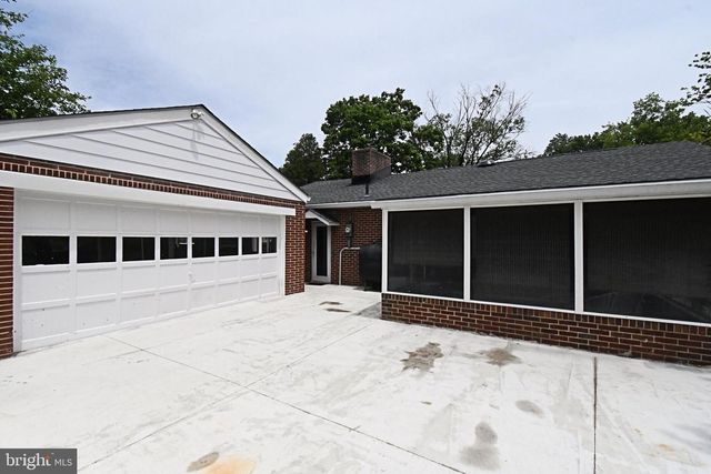 21 CHESTER AVE, Gibbstown, NJ 08027