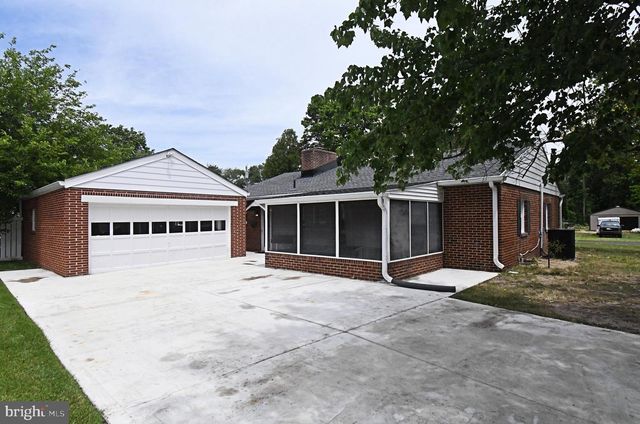 21 CHESTER AVE, Gibbstown, NJ 08027