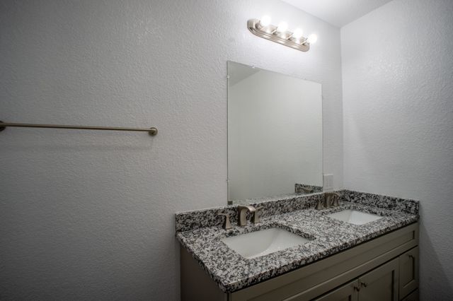 444 Lcr 466, Mexia, TX 76667