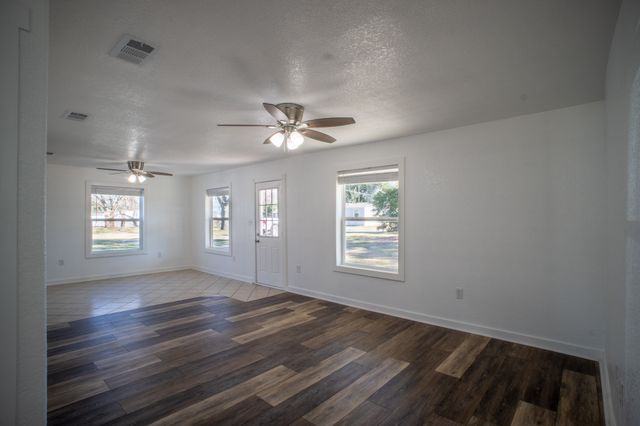 444 Lcr 466, Mexia, TX 76667