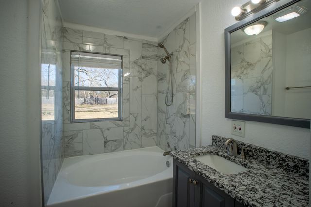 444 Lcr 466, Mexia, TX 76667