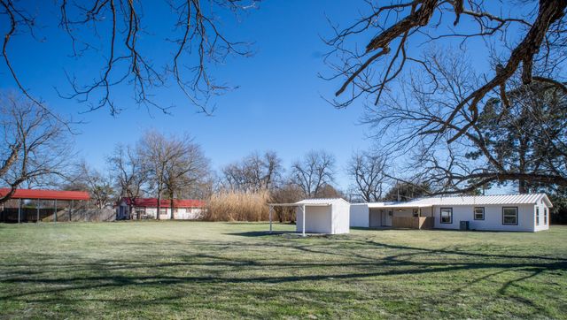 444 Lcr 466, Mexia, TX 76667