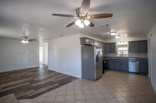 444 Lcr 466, Mexia, TX 76667