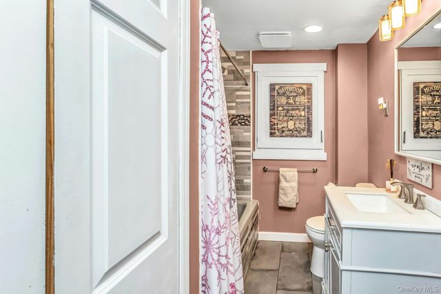 233 Collins Avenue, Williston Park, NY 11596