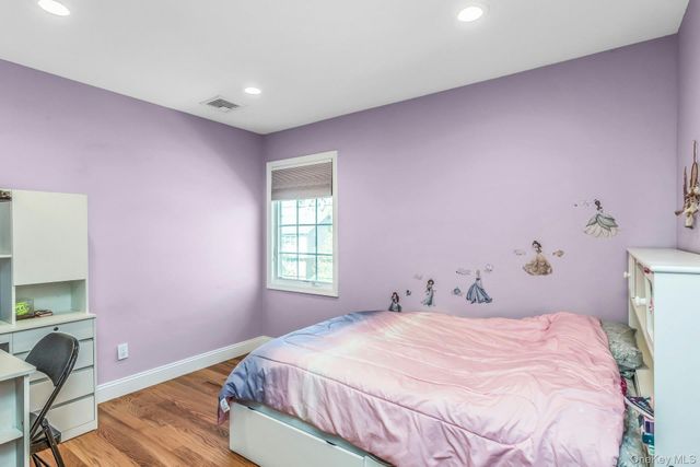 233 Collins Avenue, Williston Park, NY 11596