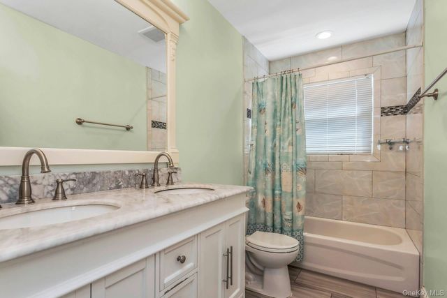 233 Collins Avenue, Williston Park, NY 11596