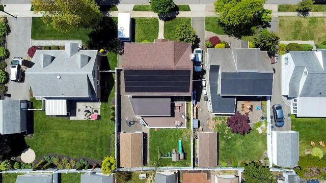 233 Collins Avenue, Williston Park, NY 11596