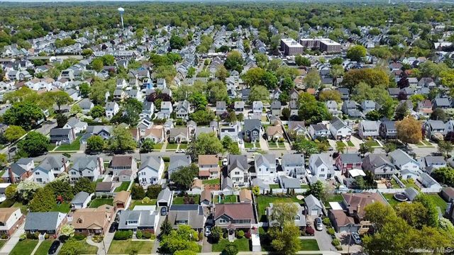 233 Collins Avenue, Williston Park, NY 11596
