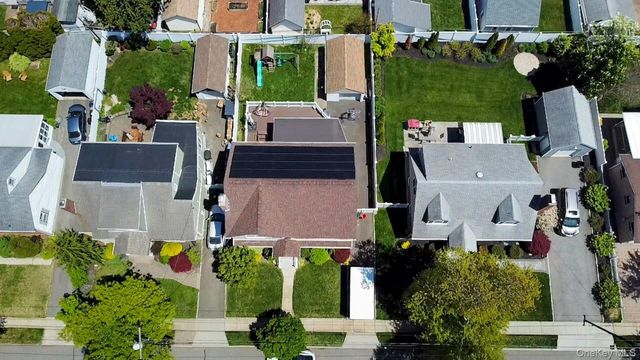 233 Collins Avenue, Williston Park, NY 11596