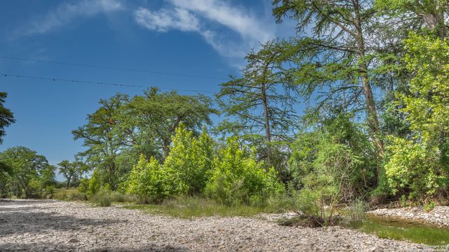 154 Weston, Leakey, TX 78873