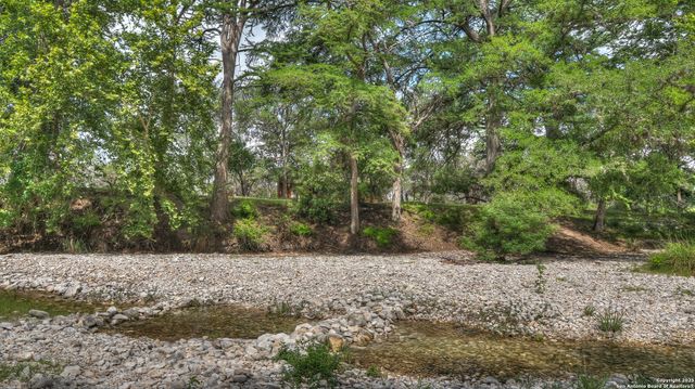 154 Weston, Leakey, TX 78873