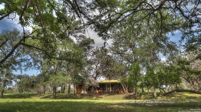 154 Weston, Leakey, TX 78873