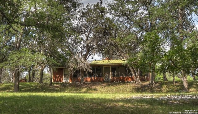154 Weston, Leakey, TX 78873