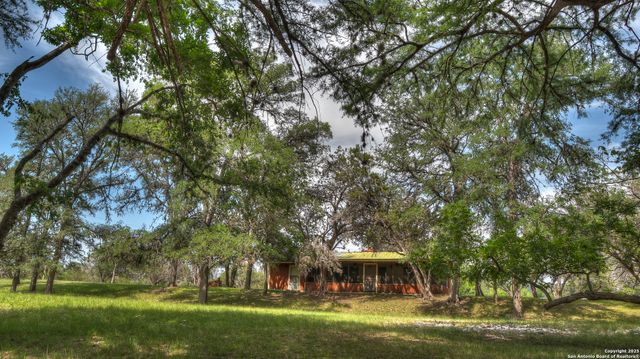 154 Weston, Leakey, TX 78873