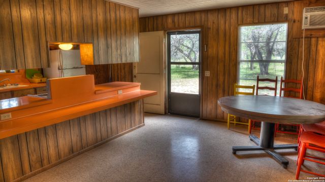 154 Weston, Leakey, TX 78873