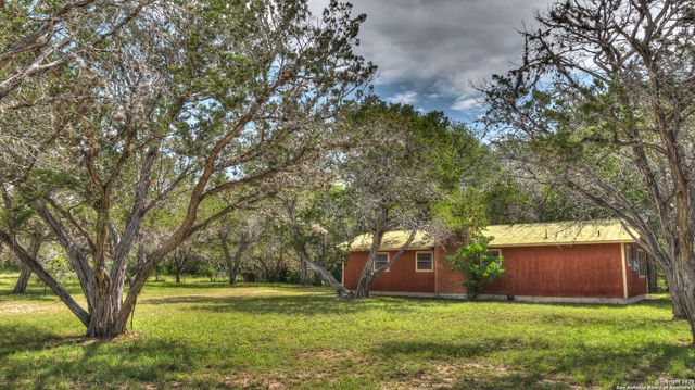 154 Weston, Leakey, TX 78873