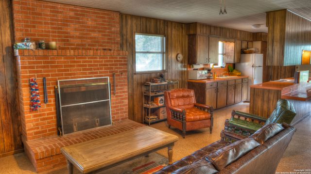 154 Weston, Leakey, TX 78873