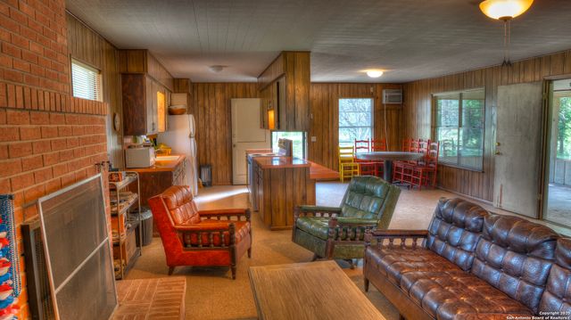 154 Weston, Leakey, TX 78873