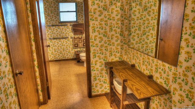 154 Weston, Leakey, TX 78873