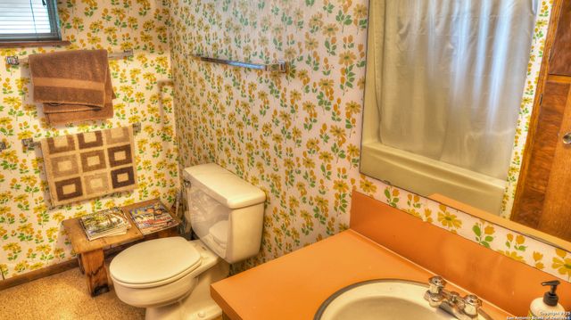 154 Weston, Leakey, TX 78873