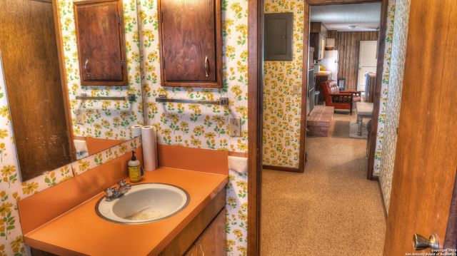 154 Weston, Leakey, TX 78873