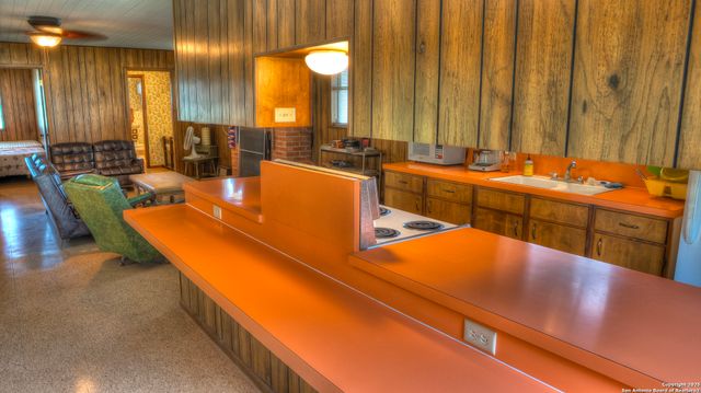 154 Weston, Leakey, TX 78873