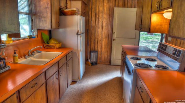 154 Weston, Leakey, TX 78873