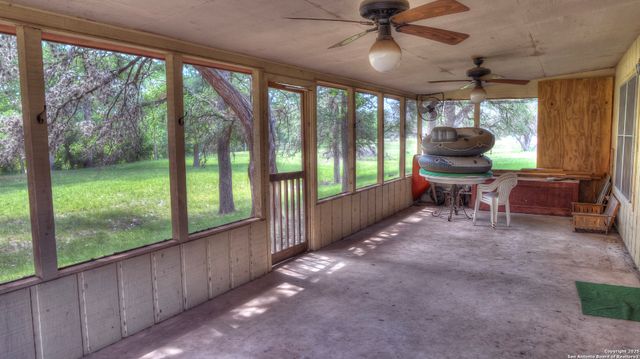 154 Weston, Leakey, TX 78873