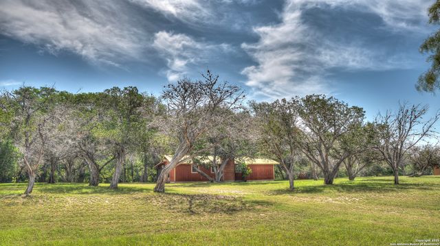 154 Weston, Leakey, TX 78873