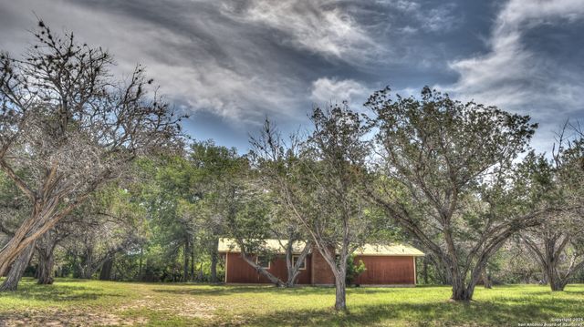 154 Weston, Leakey, TX 78873