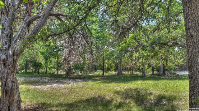 154 Weston, Leakey, TX 78873
