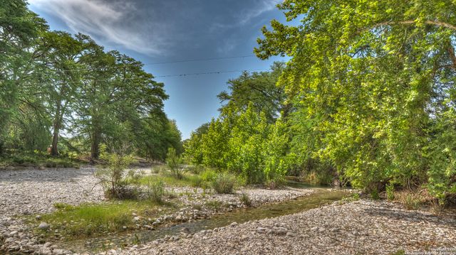 154 Weston, Leakey, TX 78873