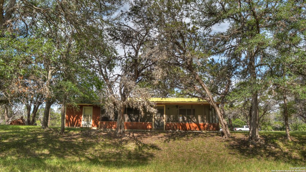 154 Weston, Leakey, TX 78873