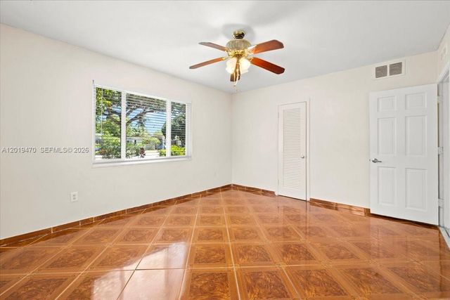 305 NW 111th St, Miami Shores, FL 33168