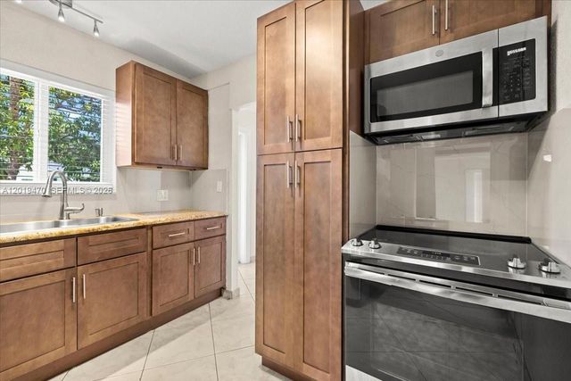 305 NW 111th St, Miami Shores, FL 33168