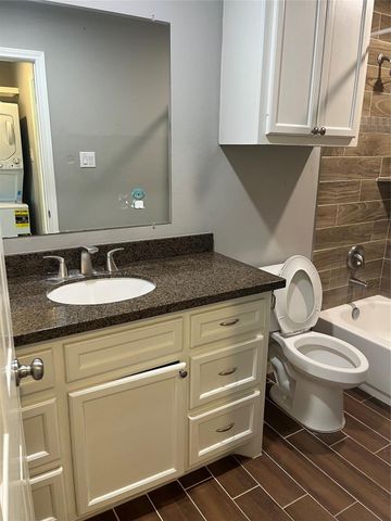 18222 Bonnie Alice Drive A, Montgomery, TX 77316