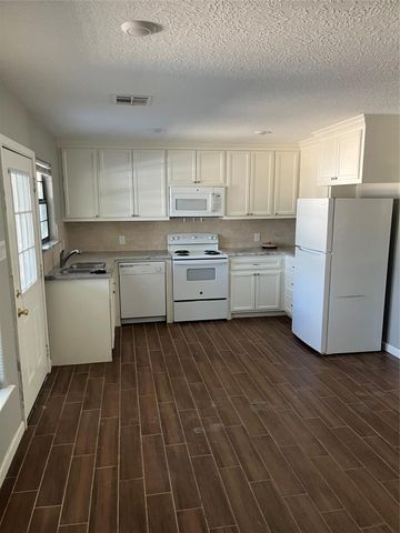 18222 Bonnie Alice Drive A, Montgomery, TX 77316